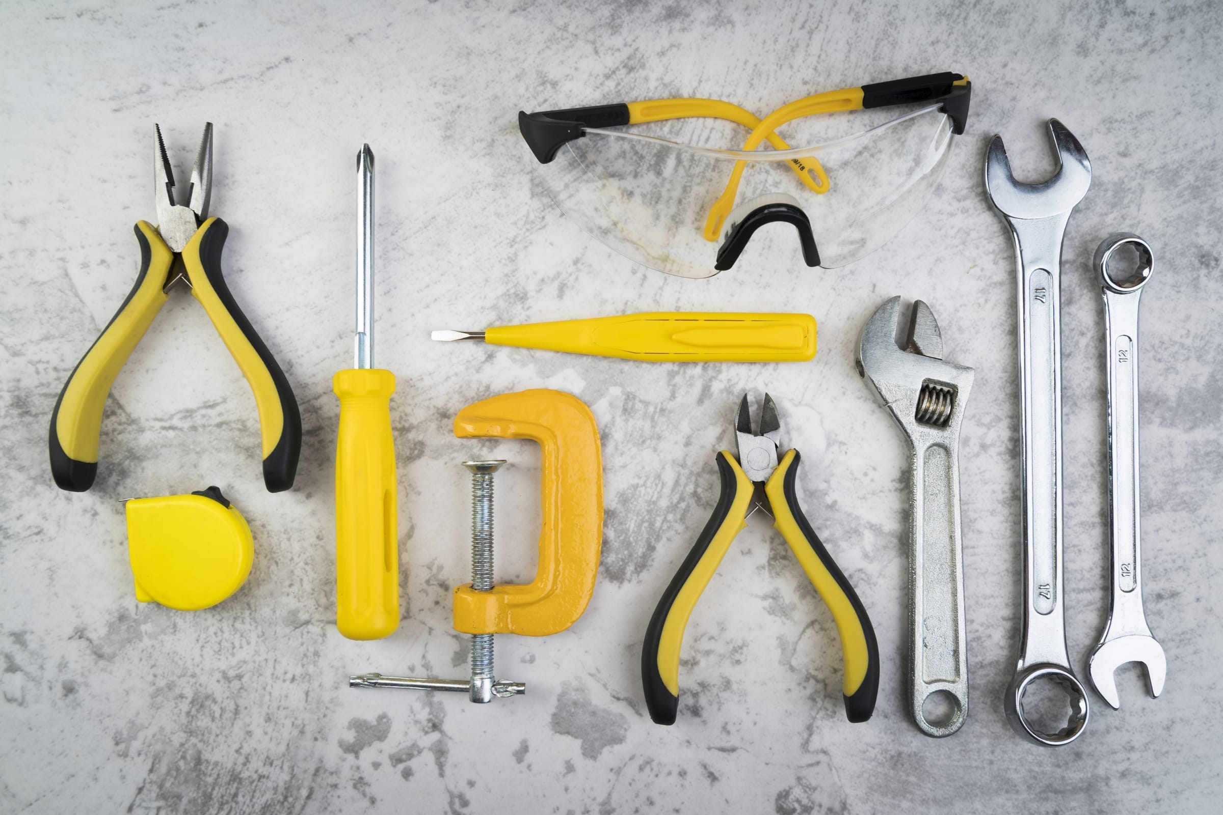 Outils professionnels — clés, pinces, tournevis