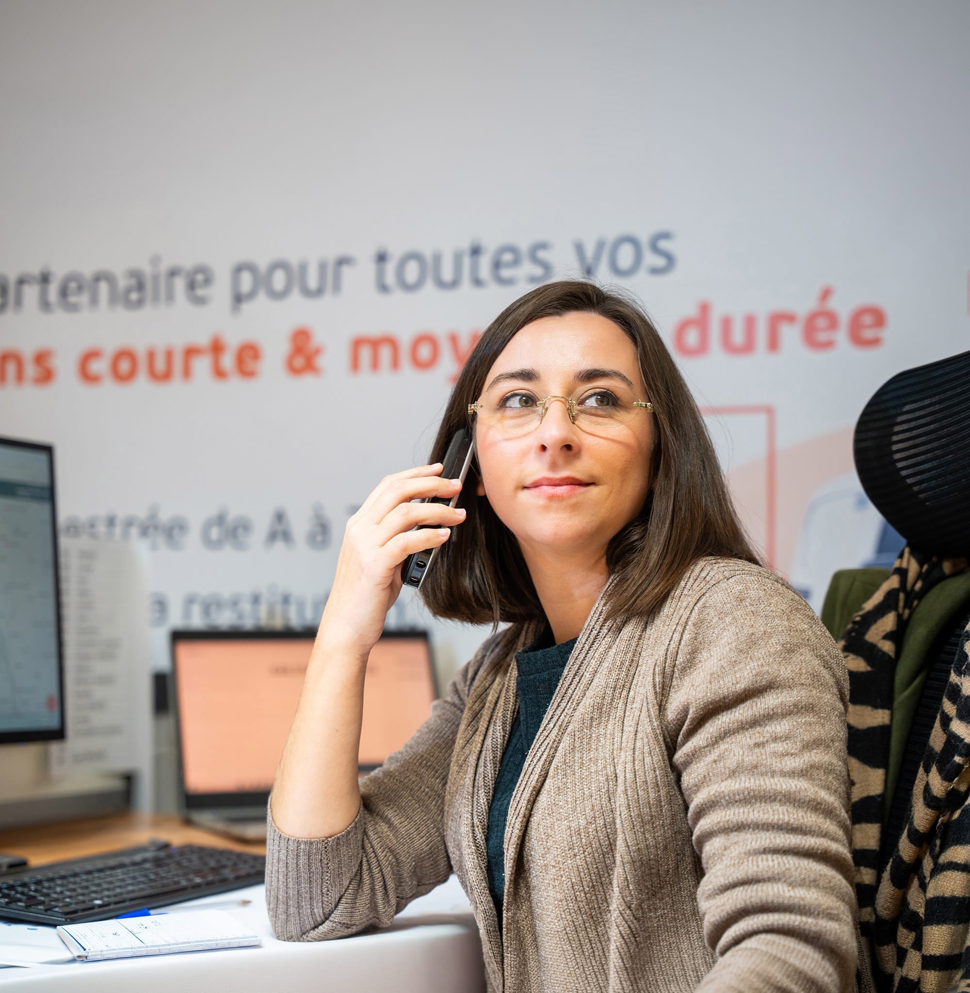 Conseillère OPTEAM+ au téléphone avec un adhérent